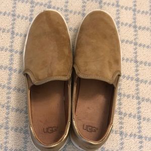 Tan suede ugg shoes